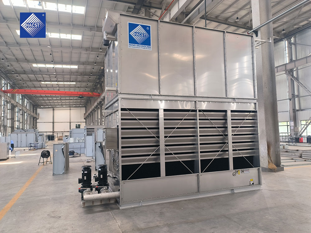 evaporative condenser with combine flow